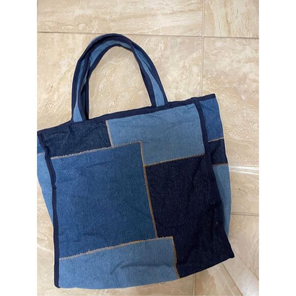 Urban Outfitters PATCHWORK DENIM TOTE BAG IN INDIGO - Picture 5 of 6